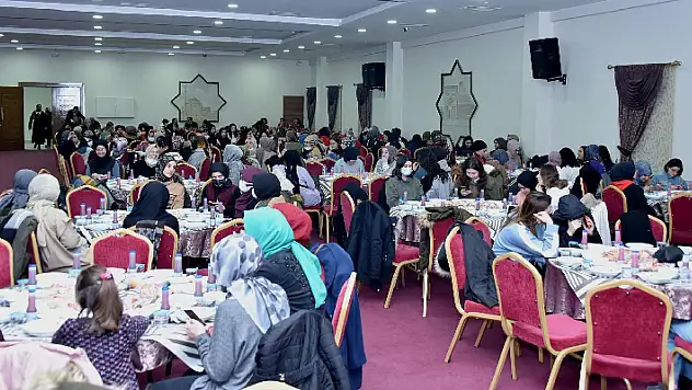 Kent Konseyinden üniversite öğrencilerine Konya pilavı ikramı