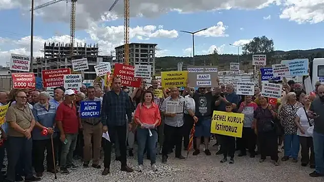 Kentsel dönüşüm mağdurları, yolu trafiğe kapattı
