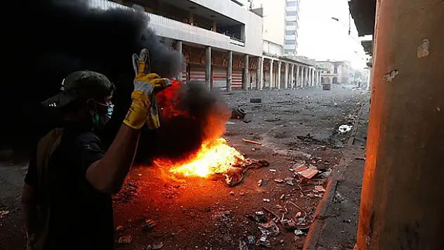 Kerbela'da protestocular Bedir Tugayları Merkezi'ni yaktı