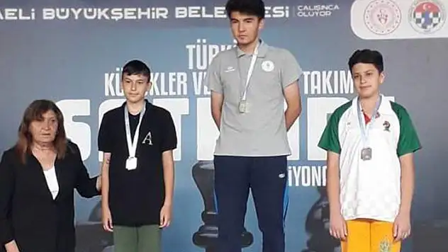 Kerem Bilgi Gedik dereceyle döndü