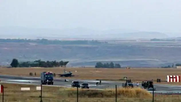 Keşif uçağıyla irtibat kesildi