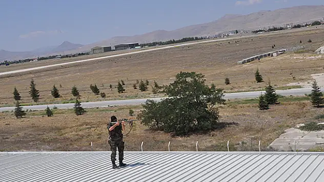Keskin nişancılar Konya 3. Ana Jet üssünde 'kuş uçurtmuyor'
