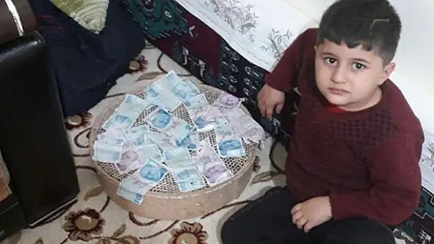 Kestiği dananın midesinden para çıktı