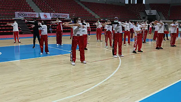 Kick boks 'Siyah Kuşak 1. 2. 3. 4. ve 5. Dan Sınavları' Konya'da yapıldı