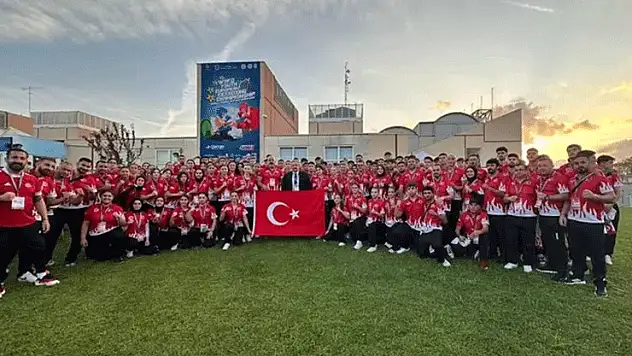Kick boksta madalya yağmuru