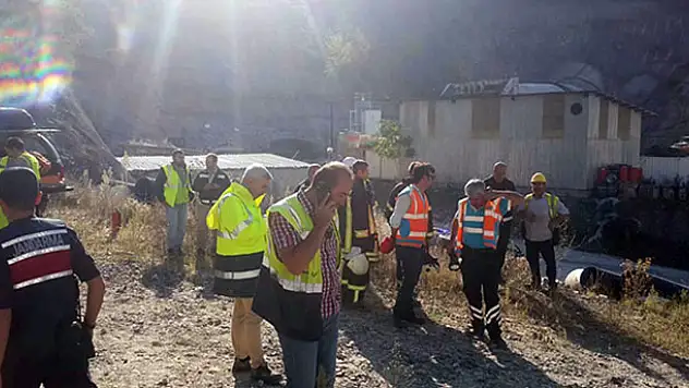 Kılavuz tren raydan çıktı, 2 makinist hayatını kaybetti