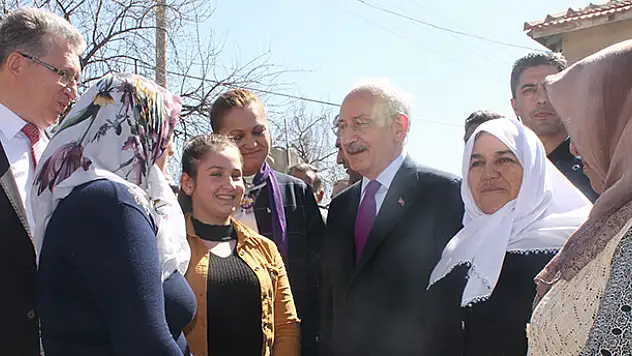 Kılıçdaroğlu İle Küçük Kızın Sohbeti Herkesi Güldürdü