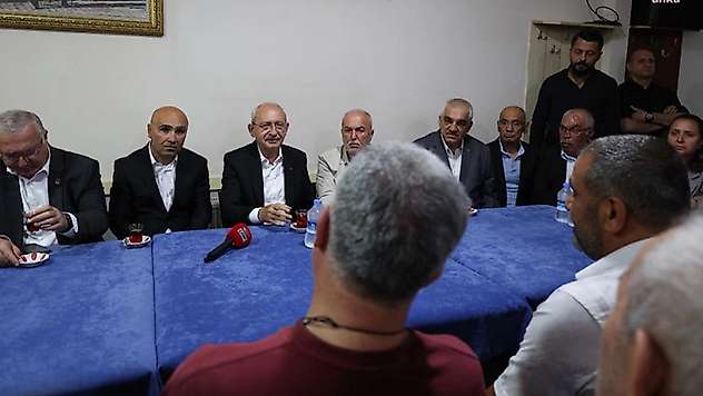 Kılıçdaroğlu kahvehanede vatandaşla dertleşti: Kazanamadık ama bu dünyanın sonu değil