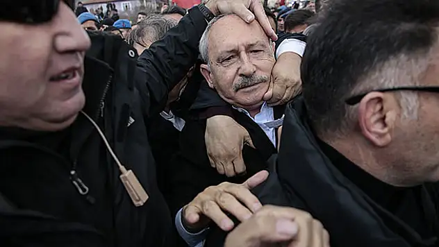 Kılıçdaroğlu zırhlı araçla evden çıkarıldı