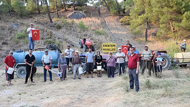 Kimliğini göstermeyenlerin mahalleye girmesine izin vermiyorlar

