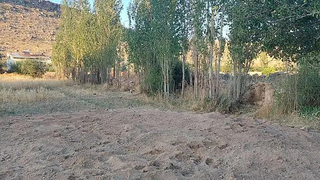 Kiracısını çıkması için tehdit eden ev sahibinin, bahçede kaçak kazı yaptığı ortaya çıktı
