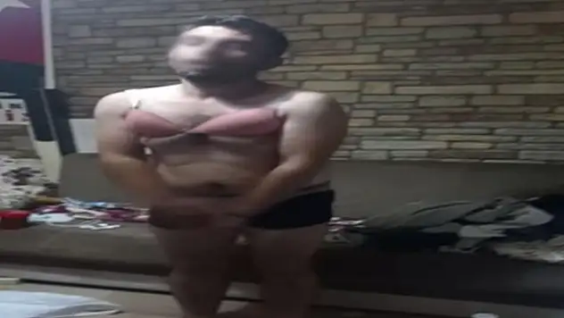 Kiracıya kadın kıyafeti giydirip, müzik eşliğinde işkence yapan aile üyelerine hapis cezası verildi

