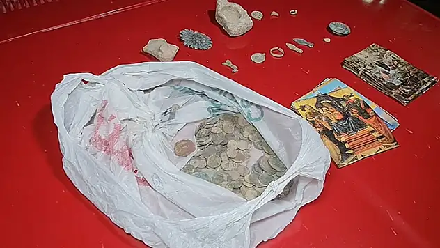 Kırıkkale'de durdurulan otomobilde tarihi eser ele geçirildi: 3 gözaltı
