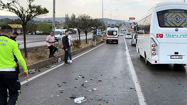 Kırıkkale'de işçi servisi ile otomobilin çarpıştığı kazada 11 kişi yaralandı
