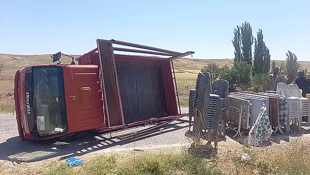 Kırıkkale'de kamyonet devrildi: 8 yaralı
