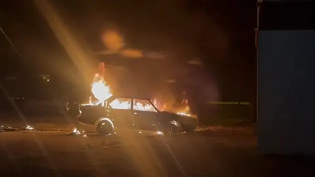 Kırıkkale'de park halindeki otomobil alev topuna döndü
