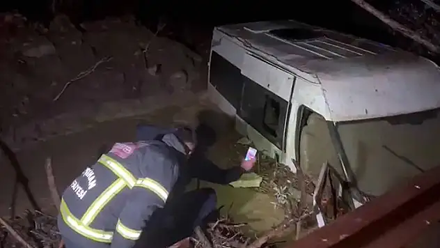 Kırıkkale'de sele kapılan minibüsteki 6 işçi kurtarıldı
