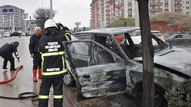 Kırıkkale'de seyir halindeki otomobil yandı