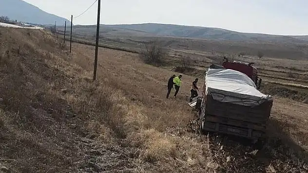 Kırıkkale'de tır devrildi: Sürücü kazadan yara almadan kurtuldu
