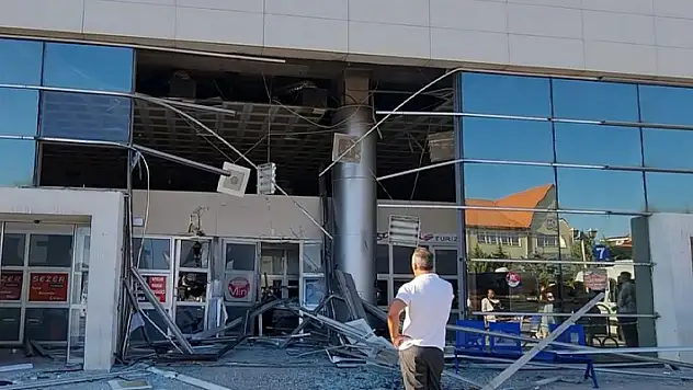 Kırıkkale'de yolcu otobüsünün otogarın cam duvarına çapması sonucu 3 kişi yaralandı
