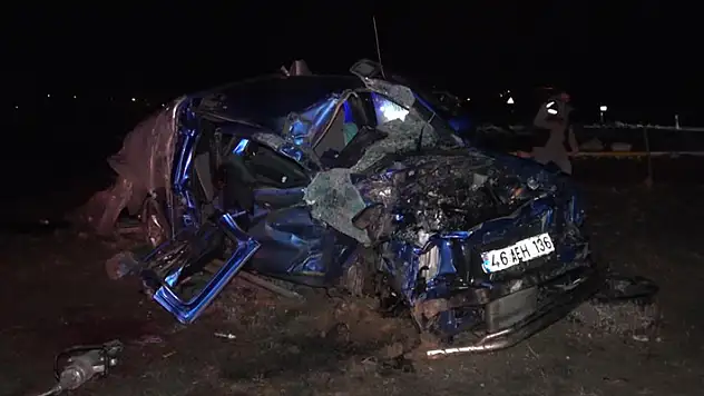 Kırıkkale-Konya kara yolunda çarptığı pikabı biçen tır tarlaya uçtu: 1 ölü, 5 yaralı
