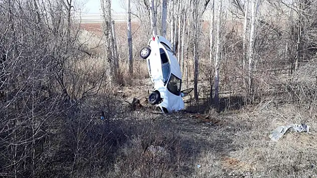 Kırıkkale-Konya kara yolunda ilginç kaza! Otomobil 'amuda' kalktı: 1 yaralı