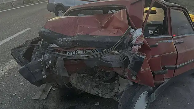 Kırıkkale'de otomobil ile kamyonet çarpıştı: 1 ölü, 2 yaralı