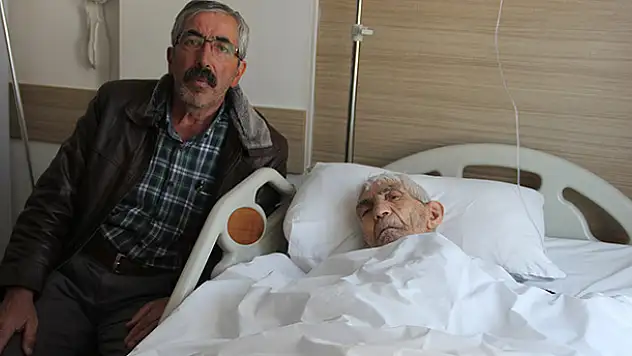 Kırılan kalçasına Konya'da takılan protezle yürümeye başladı