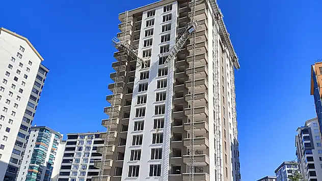 Kırılan yük asansöründen düşen inşaat işçisi kuzenler hayatını kaybetti