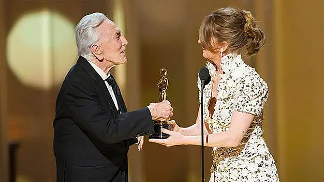 Kirk Douglas'dan 15 milyon dolar bağış