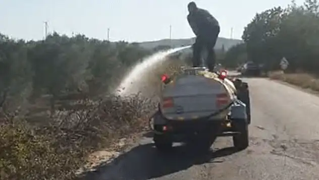 Kırkağaç'ta motosiklet alev aldı, yangın otluk alana sıçradı