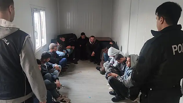 Kırklareli'de minibüste 16 göçmen yakalandı, 3 organizatör tutuklandı
