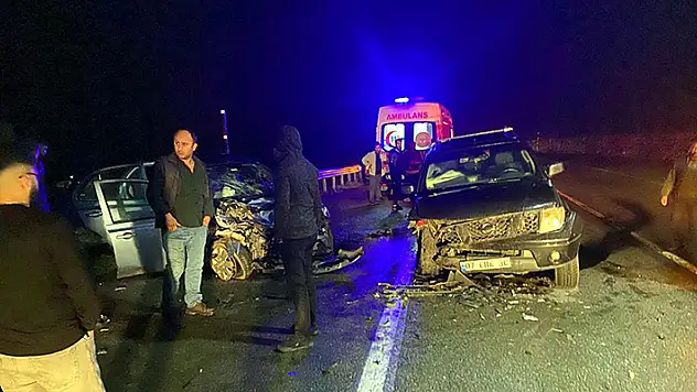 Kırklareli'de otomobil ile kamyonet çarpıştı 3 ölü, 2 yaralı

