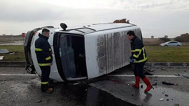 Kırklareli'de otomobil ile minibüs çarpıştı: 1 ölü, 2 yaralı

