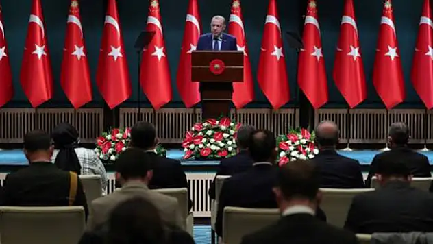 Kırmızı illerde Cumartesi sokak yasağı geri geldi!