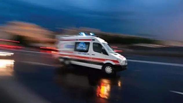 Kırmızı ışıkta geçen otomobil minibüse çarptı: 7 yaralı