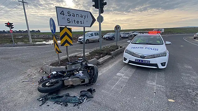 Kırmızı ışıkta otomobile çarpan motosikletteki Furkan, 4 gün sonra yaşamını yitirdi


