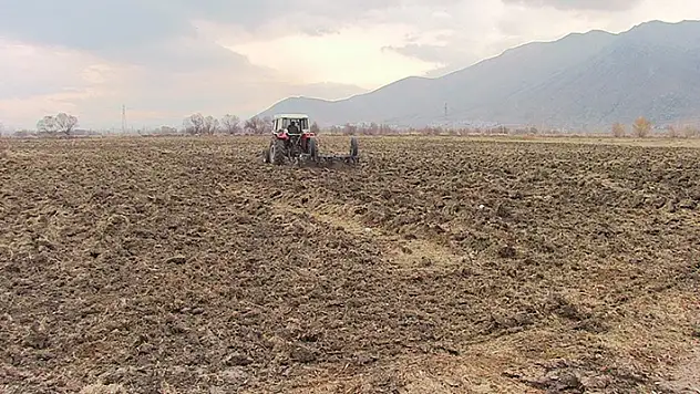 Kırsal arazilere buğday eken Elbistan Belediyesi ekmeği 1 liraya satıyor

