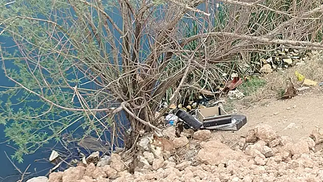 Kırşehir'de dere kenarında bazanın içinde battaniyeye sarılı erkek cesedi bulundu
