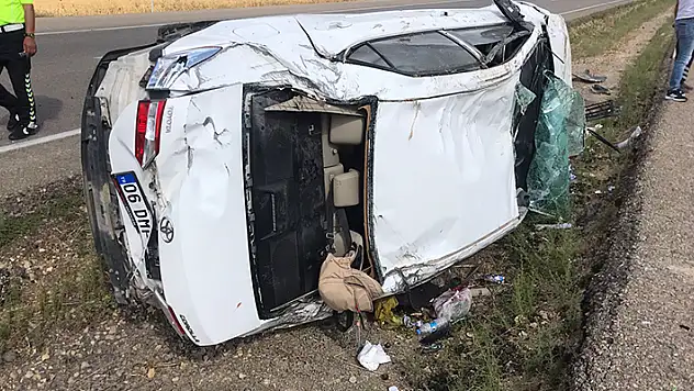 Kırşehir'de otomobil takla attı aynı aileden 5 yaralı 
