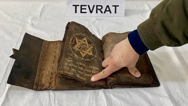 Kırşehir'de 700 yıllık el yazması Tevrat ele geçirildi