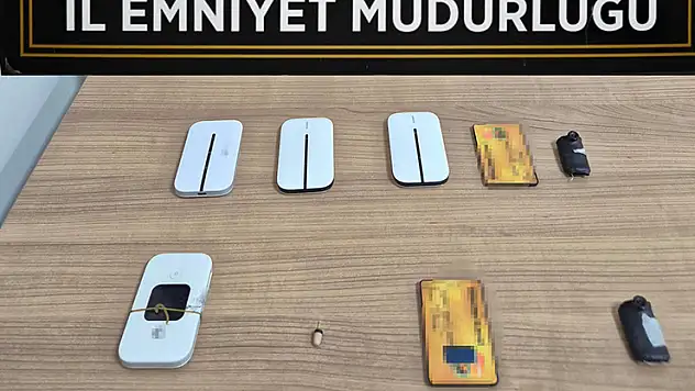 Kırşehir'de ehliyet sınavında kopya düzeneğiyle usulsüzlük yapan 2 zanlı yakalandı
