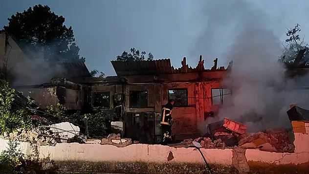 Kırşehir'de EÜAŞ'a ait depodaki yangın söndürüldü