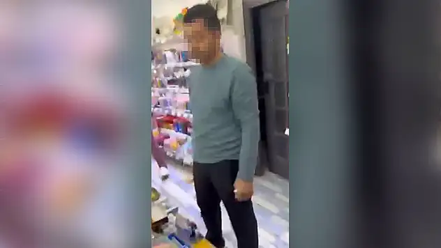 Kırtasiyede genç kızın fotoğrafını çeken şüpheliye müdahale