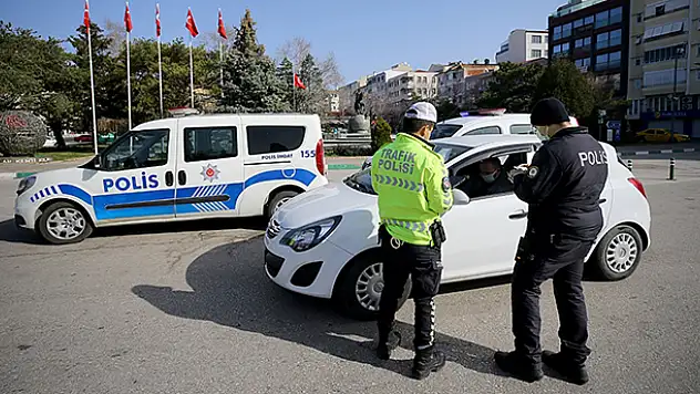 Kısıtlamalara uymayan 22 bin 810 kişi hakkında adli ya da idari işlem yapıldı