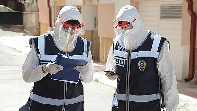 Kısıtlamaların kaldırılması için ilk kez tarih verildi! Okullar için de son dakika açıklaması