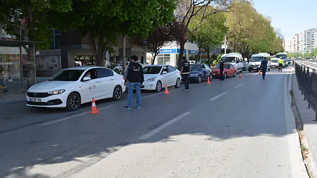Kısıtlamanın ilk günü Konya'da sıkı denetim! Polis tek tek kontrol etti