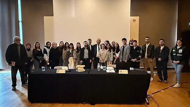 Kitap günlerinde Prof. Dr. Küçükbezirci'ye yoğun ilgi