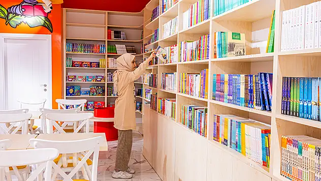 'Kitap satmıyoruz, umut yayıyoruz'