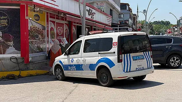 Kıyma makinesine elini kaptıran market çalışanı yaralandı